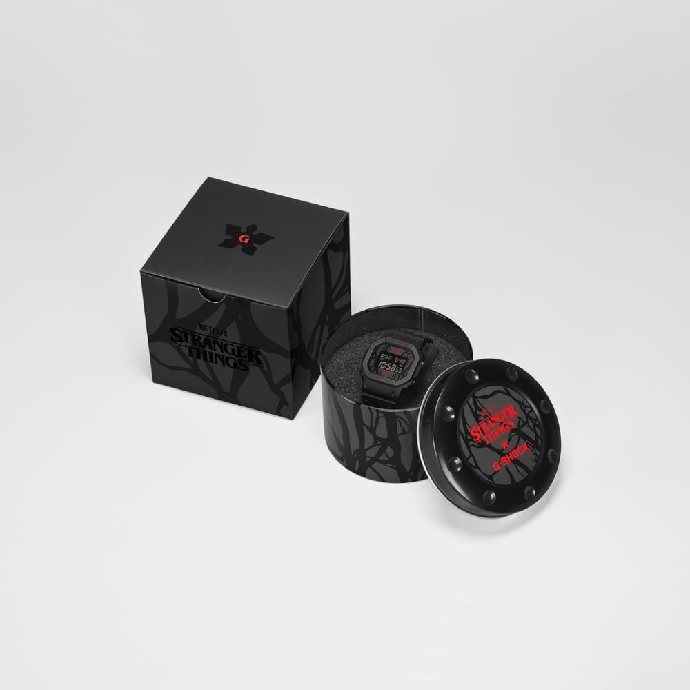 Stranger Thingsコラボレーションモデル DIGITAL 5600 SERIES クォーツ DW-5600STT-1JR
