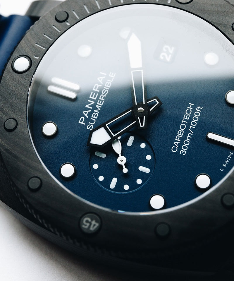 サブマーシブル クアランタクアトロ カーボテック™ 自動巻き 44mm PAM01232