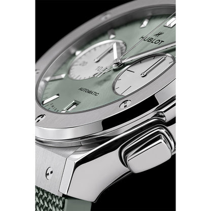 クラシック・フュージョン クロノグラフ チタニウム セージグリーン 自動巻き 45mm 521.NX.891G.NR