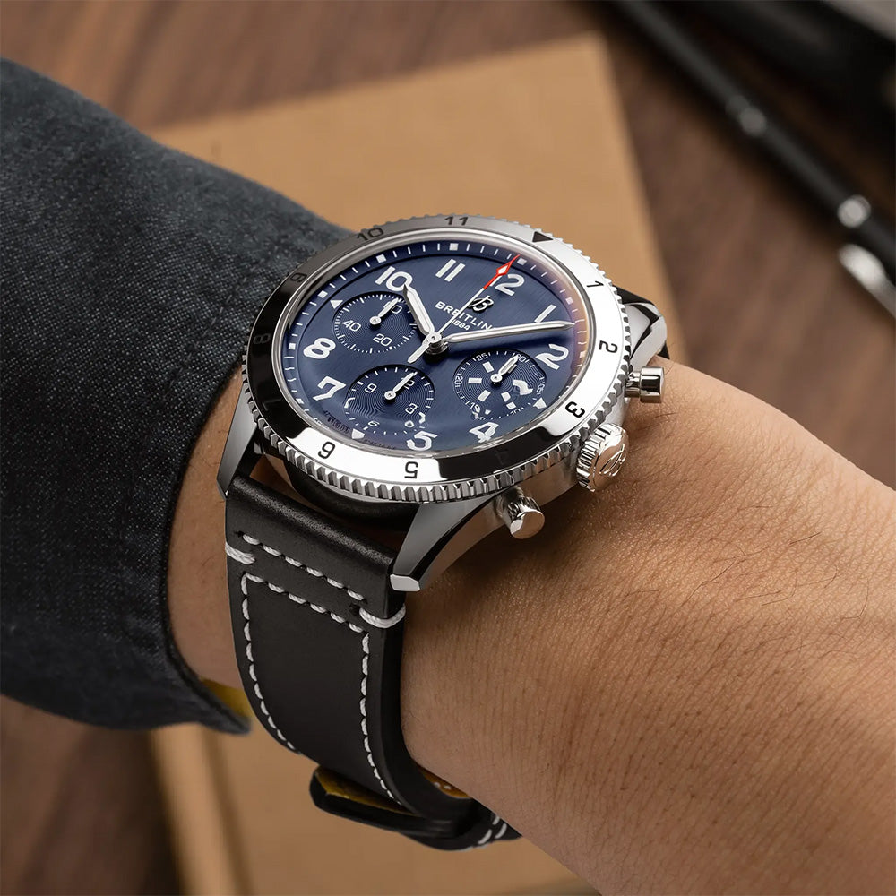 クラシック アヴィ クロノグラフ 42 トリビュート トゥ ヴォート F4U コルセア 42mm 自動巻 A233801A1C1X1