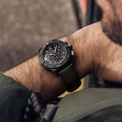 アベンジャー B01 クロノグラフ 44 ナイト ミッション 44mm 自動巻 SB0147101B1X1