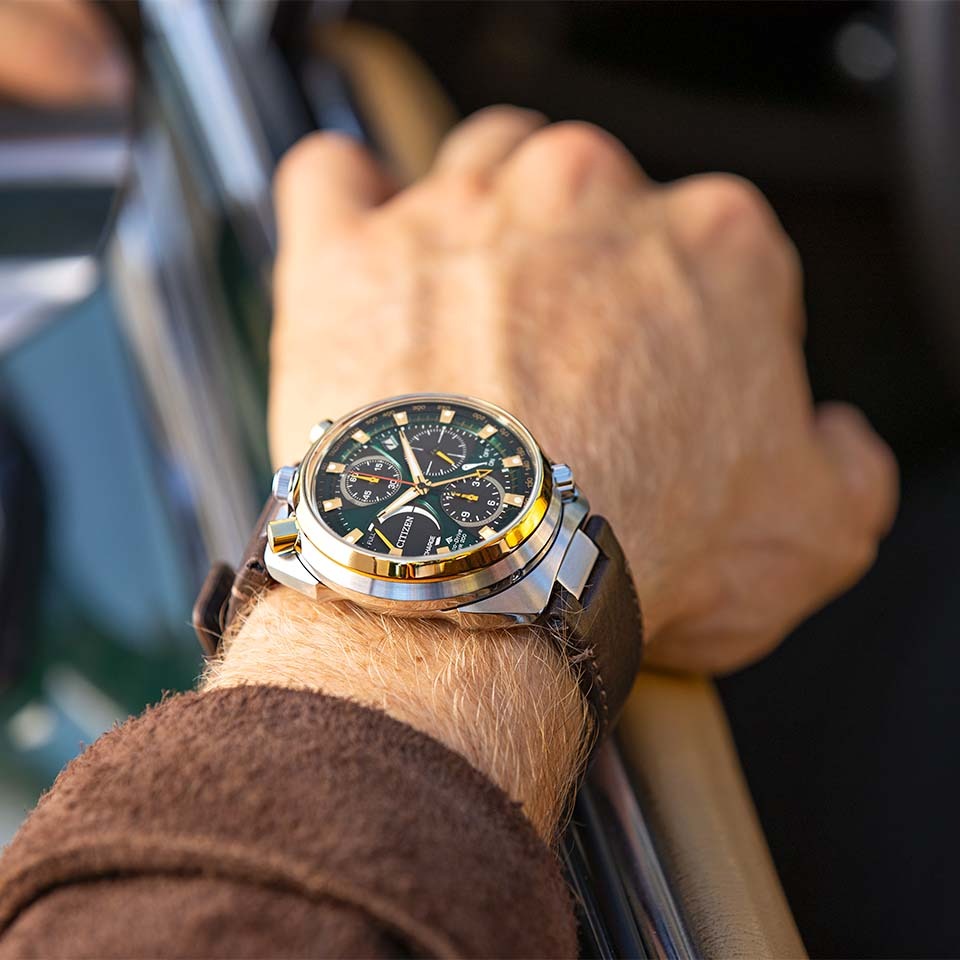 世界限定5,000本 エコ・ドライブ 50周年限定モデル TSUNO CHRONO LAND AV0104-06W シチズン