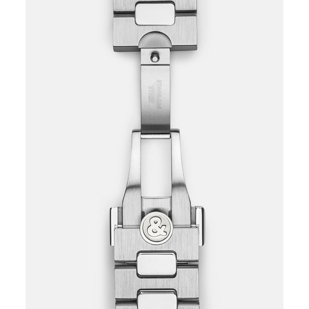 メロ The BR-05 Grey Mirror Steel From Bell & Ross: An Exercise In
