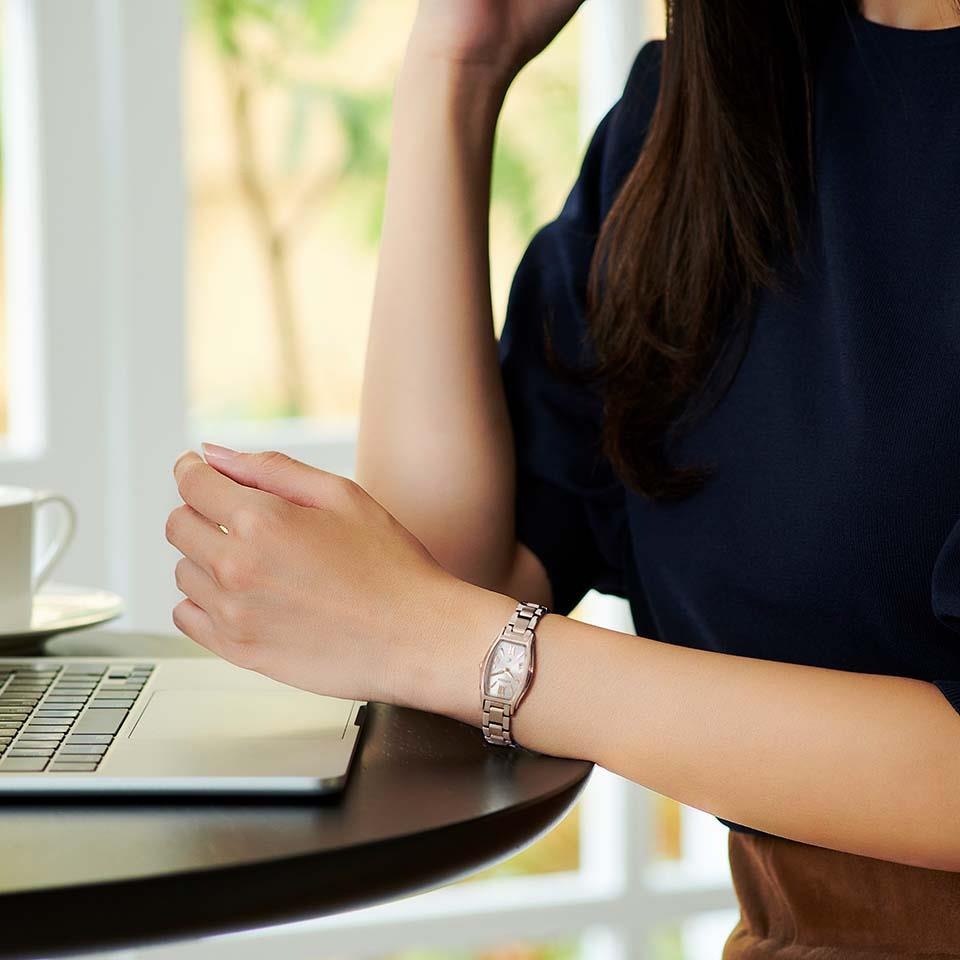 クロスシー basic collection エコ・ドライブ EW5546-56X シチズン