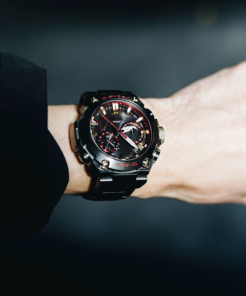 カシオ 【G-SHOCK】 Gショック MRG-B2000シリーズ 赤備え MRG-B2000B-1A4JR メンズ ブラック チタン(DLC) 腕時計 時計 G-SHOCK MR-G MRG-B2000 SERIES AKAZONAE BLACK TI ソーラー電波【中古】 MR-G MRG-B2000 Series 電波ソーラー Bluetooth搭載 赤備え MRG-B2000B