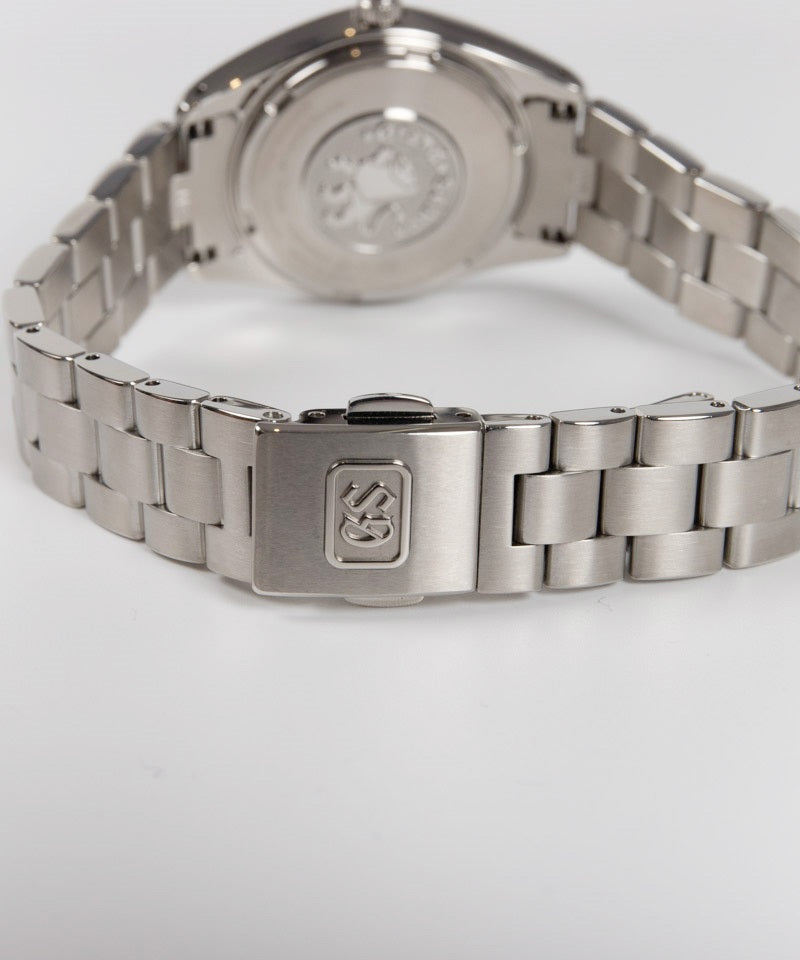 4Jクオーツ 雪白 STGF359